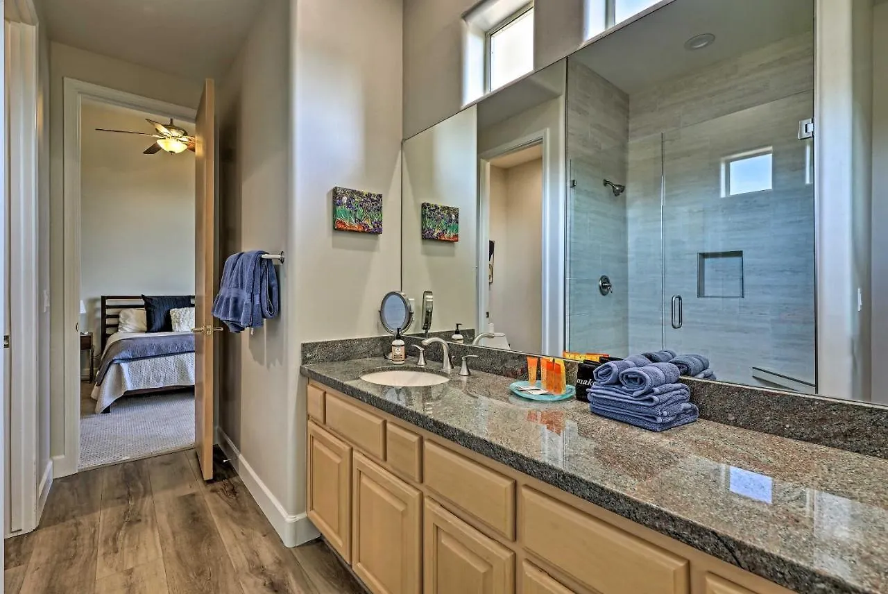 Semesterbostad Pet-Friendly Glendale Oasis With Pool And Hot Tub! Villa Phoenix