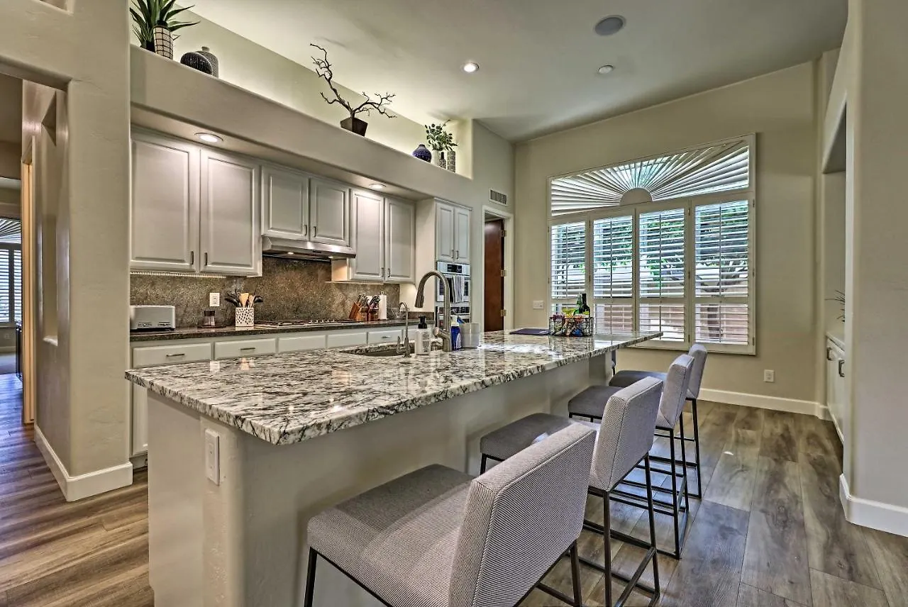 Semesterbostad Pet-Friendly Glendale Oasis With Pool And Hot Tub! Villa Phoenix