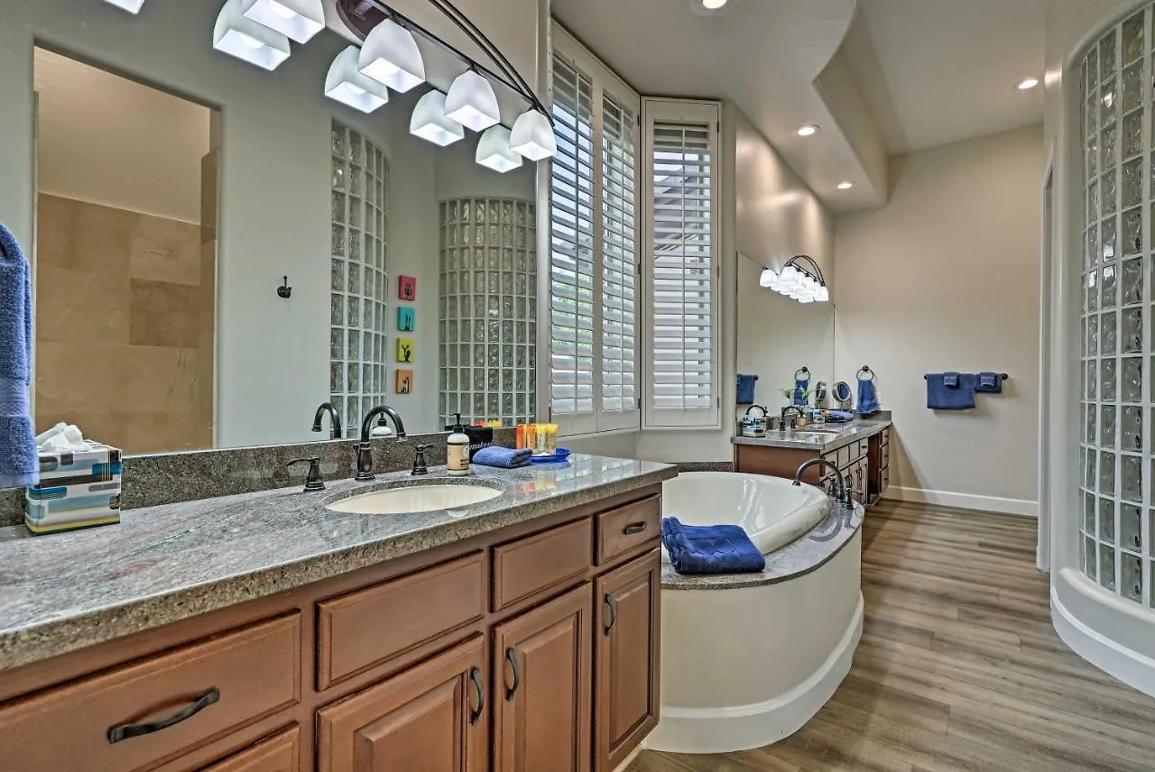 Pet-Friendly Glendale Oasis With Pool And Hot Tub! Villa Phoenix Semesterbostad