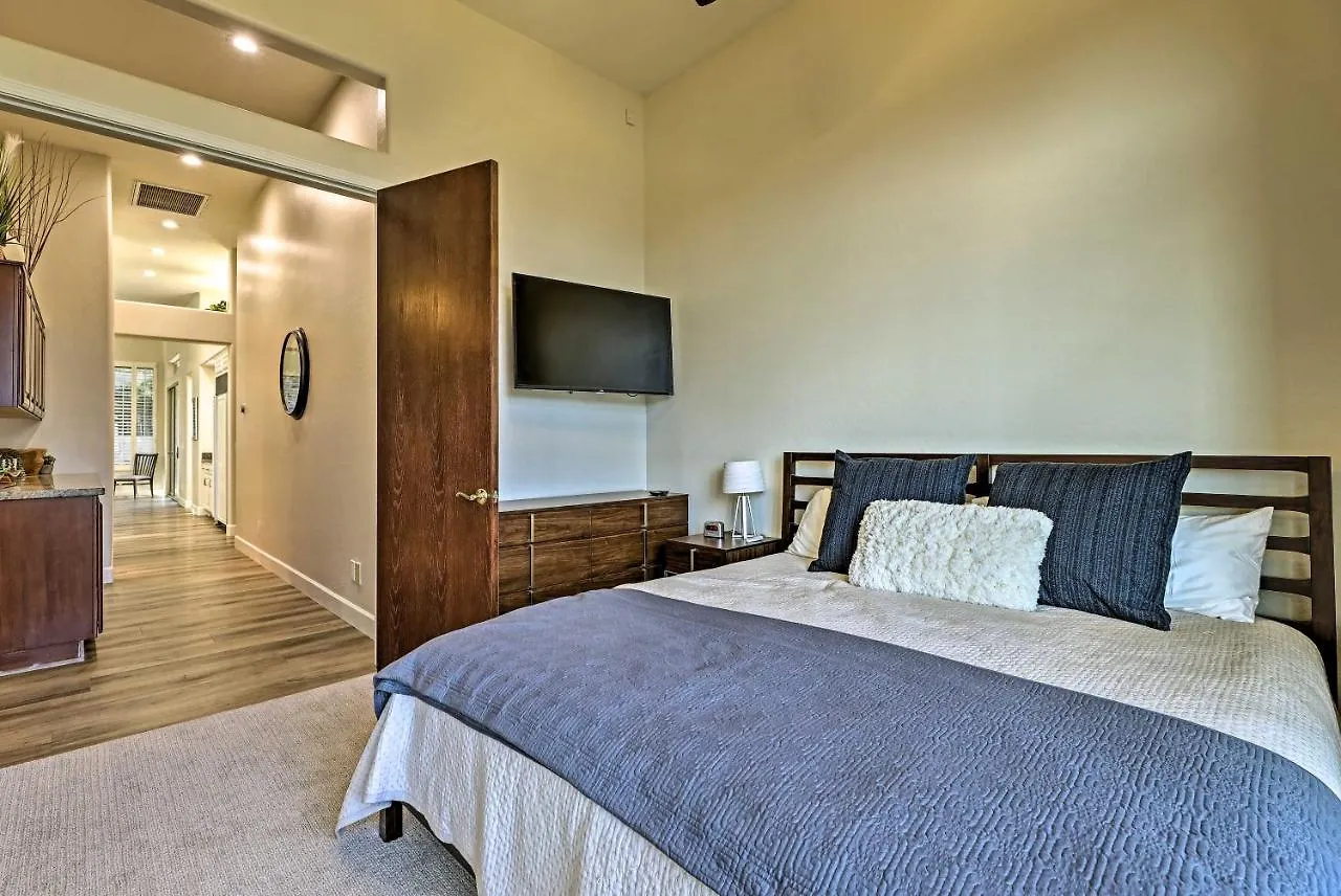 Semesterbostad Pet-Friendly Glendale Oasis With Pool And Hot Tub! Villa Phoenix