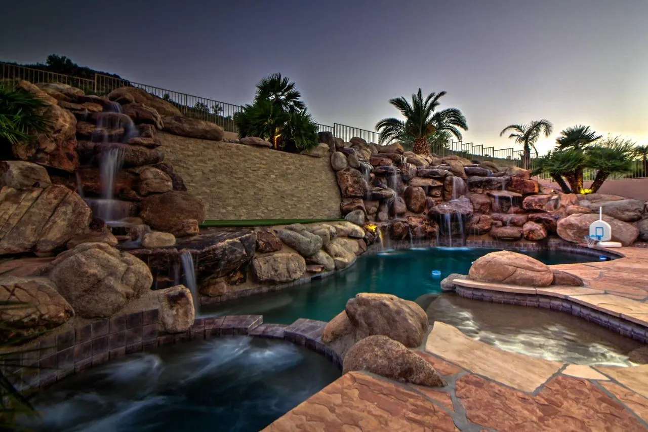 Semesterbostad Pet-Friendly Glendale Oasis With Pool And Hot Tub! Villa Phoenix