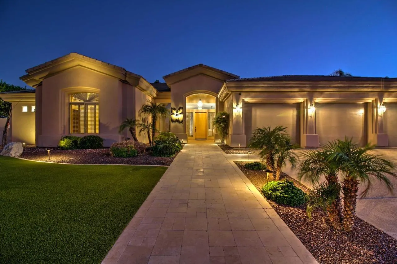 Semesterbostad Pet-Friendly Glendale Oasis With Pool And Hot Tub! Villa Phoenix