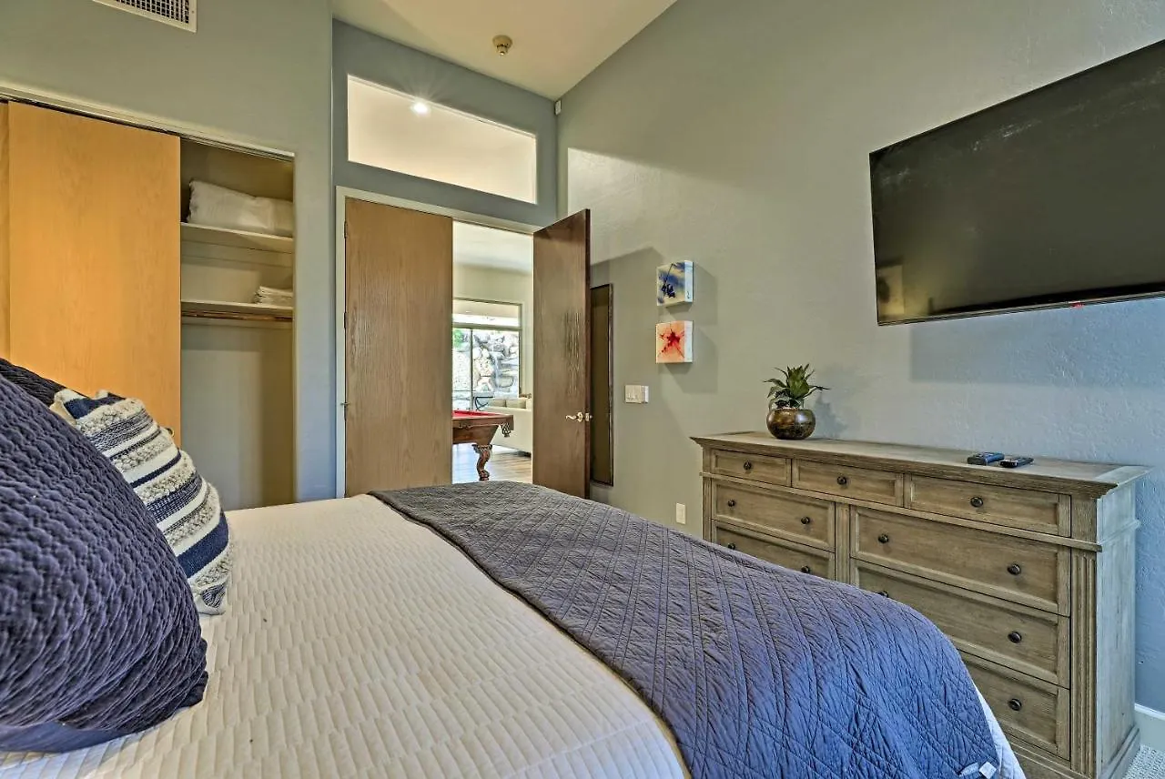 凤凰城Pet-Friendly Glendale Oasis With Pool And Hot Tub!别墅