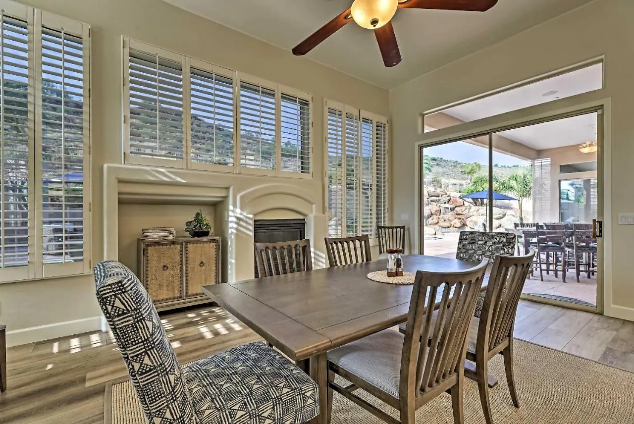 度假居 凤凰城Pet-Friendly Glendale Oasis With Pool And Hot Tub!别墅