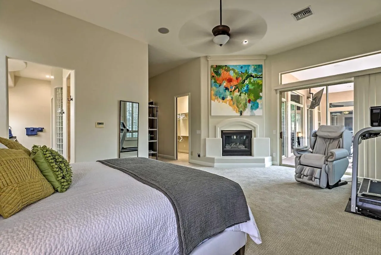 凤凰城Pet-Friendly Glendale Oasis With Pool And Hot Tub!别墅 凤凰城